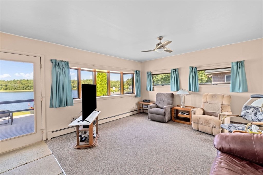Interior, Living room, Water