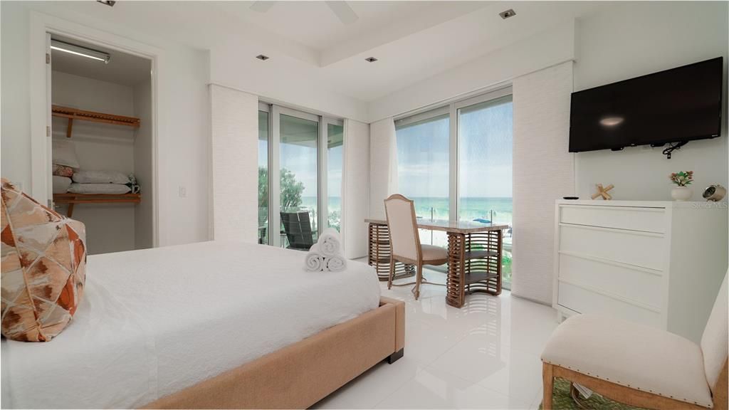 Bedroom, Interior, Recessed Lighting, Water