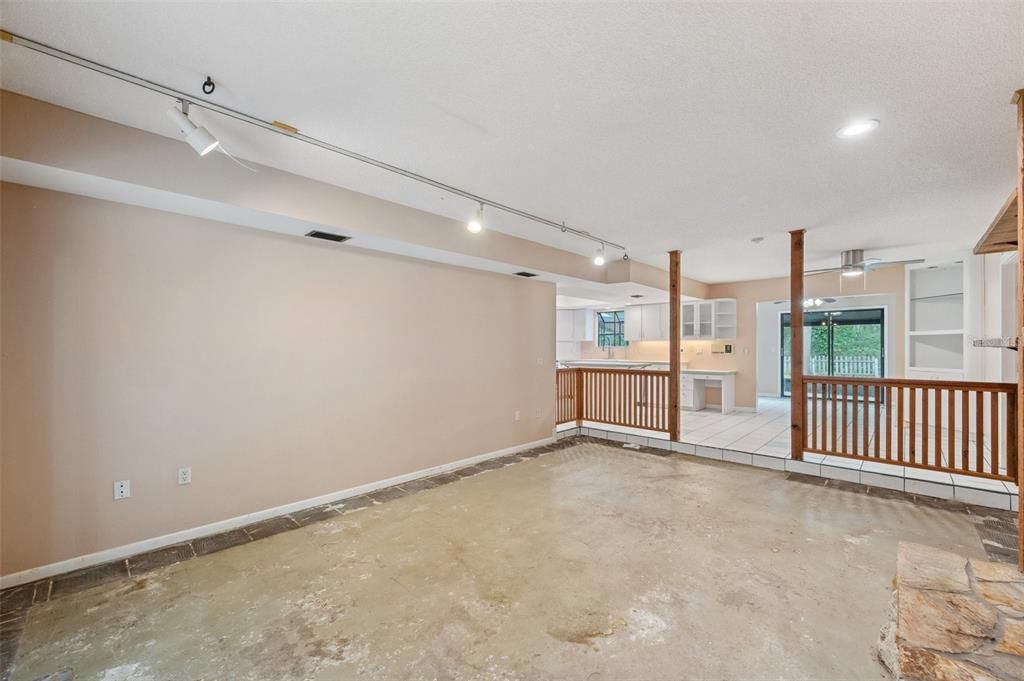 Empty room, Interior, Recessed Lighting
