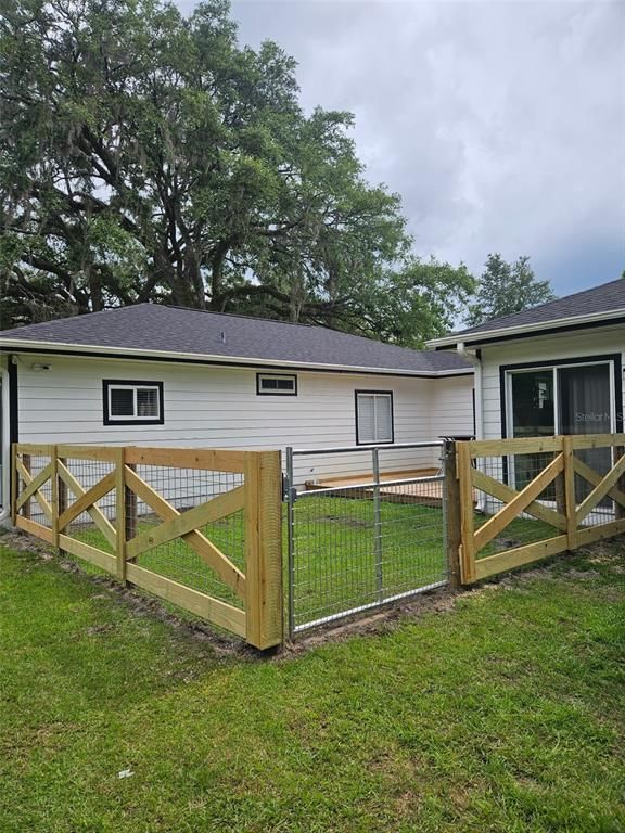 Backyard, Exterior