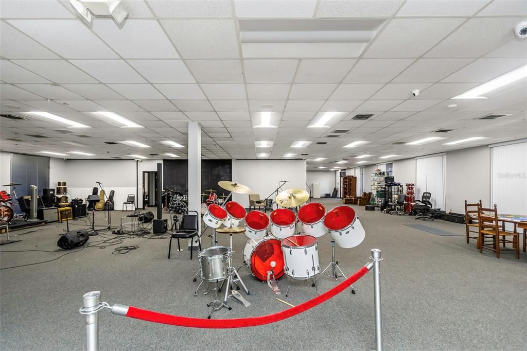Fitness Equipment, Interior, Recessed Lighting