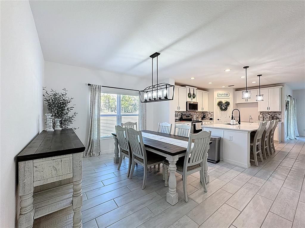 Dining room, Interior, Kitchen, Pendant Lights, Recessed Lighting, Wood Texture Flooring