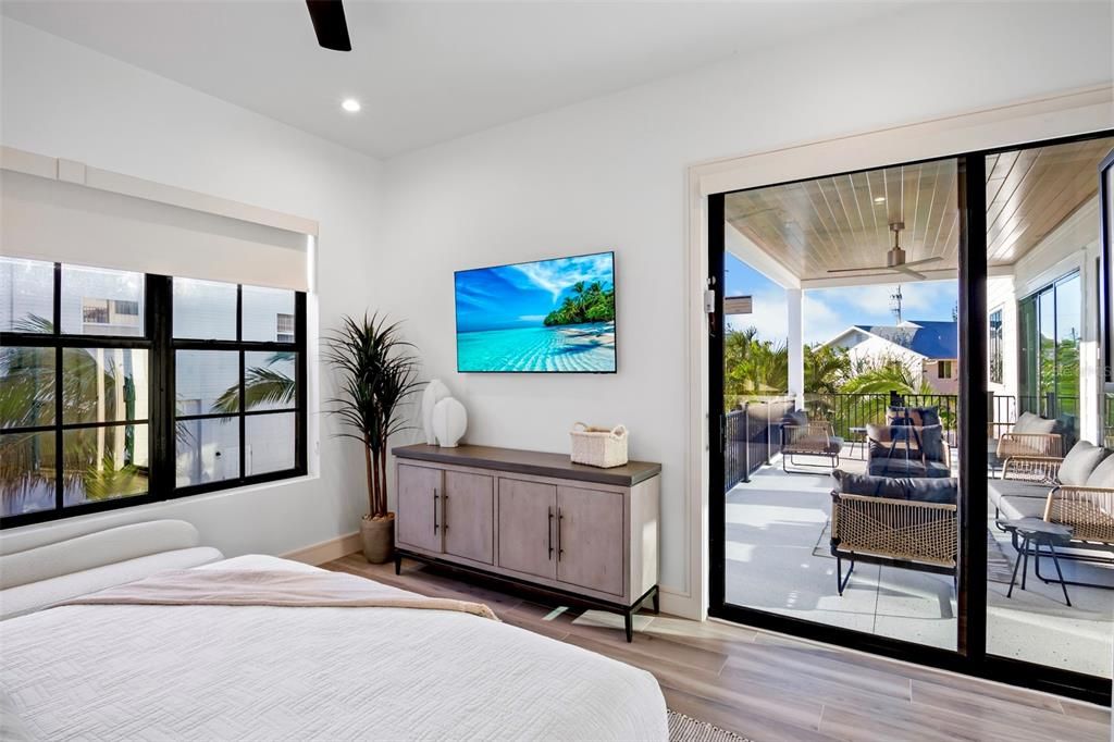 Bedroom, Interior, Recessed Lighting, Water, Wood Texture Flooring