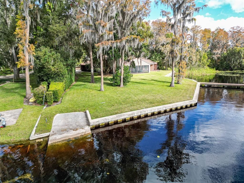 Exterior, Lake