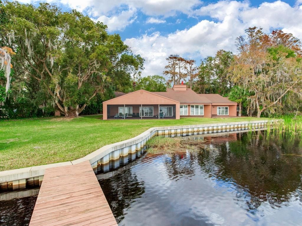 Exterior, Lake