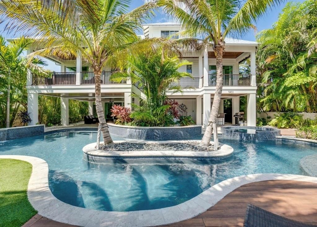 Exterior, Pool