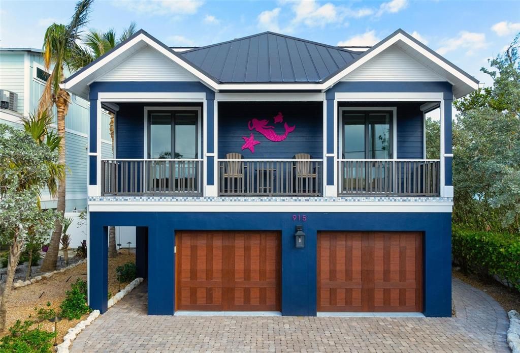 Attached, Exterior, Facade, American Craftsman