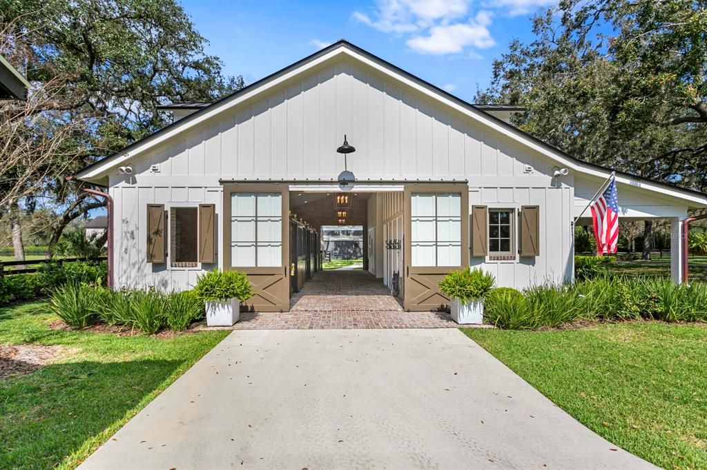 Exterior, Facade, Farmhouse