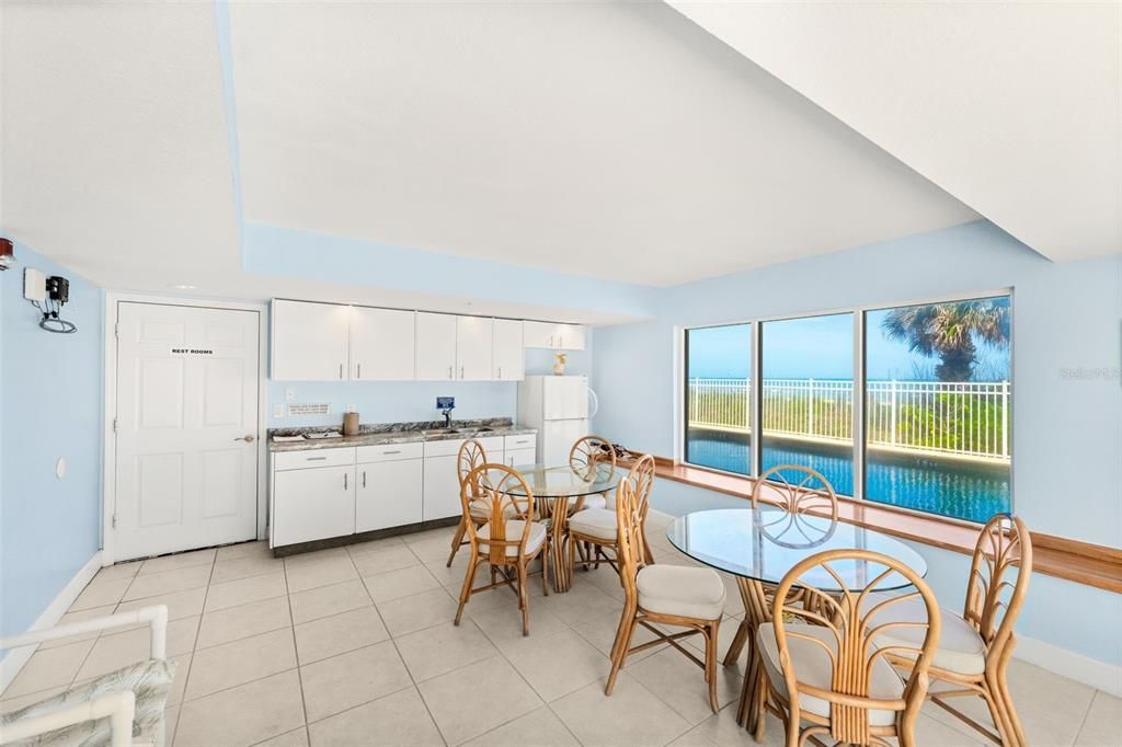 Dining room, Interior, Kitchen, Water