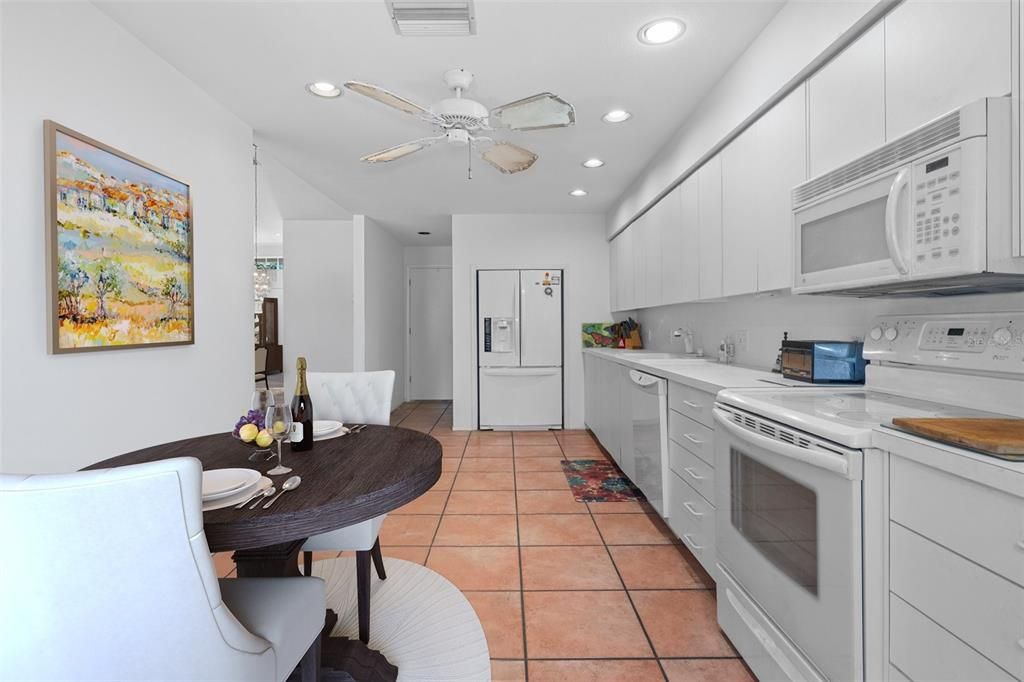 Dining room, Interior, Kitchen, Recessed Lighting