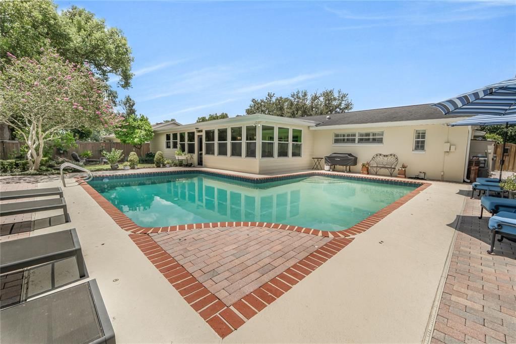 Exterior, Pool
