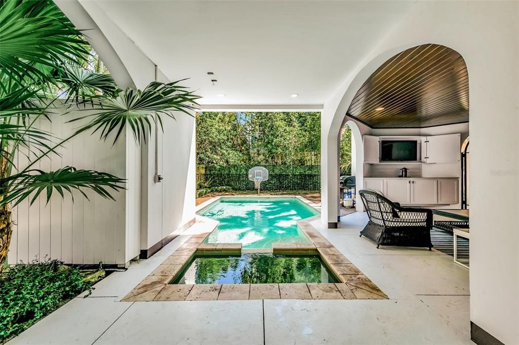 Exterior, Pool, Recessed Lighting