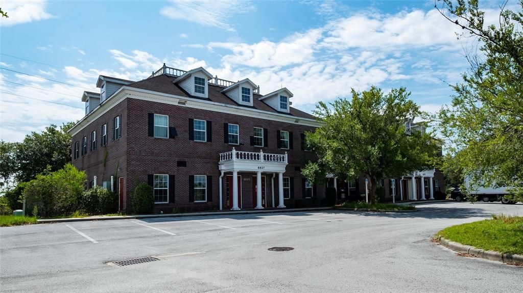 Exterior, Facade, Brick Facade, Georgian