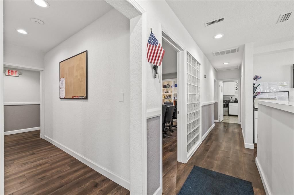Interior, Recessed Lighting, Wood Texture Flooring