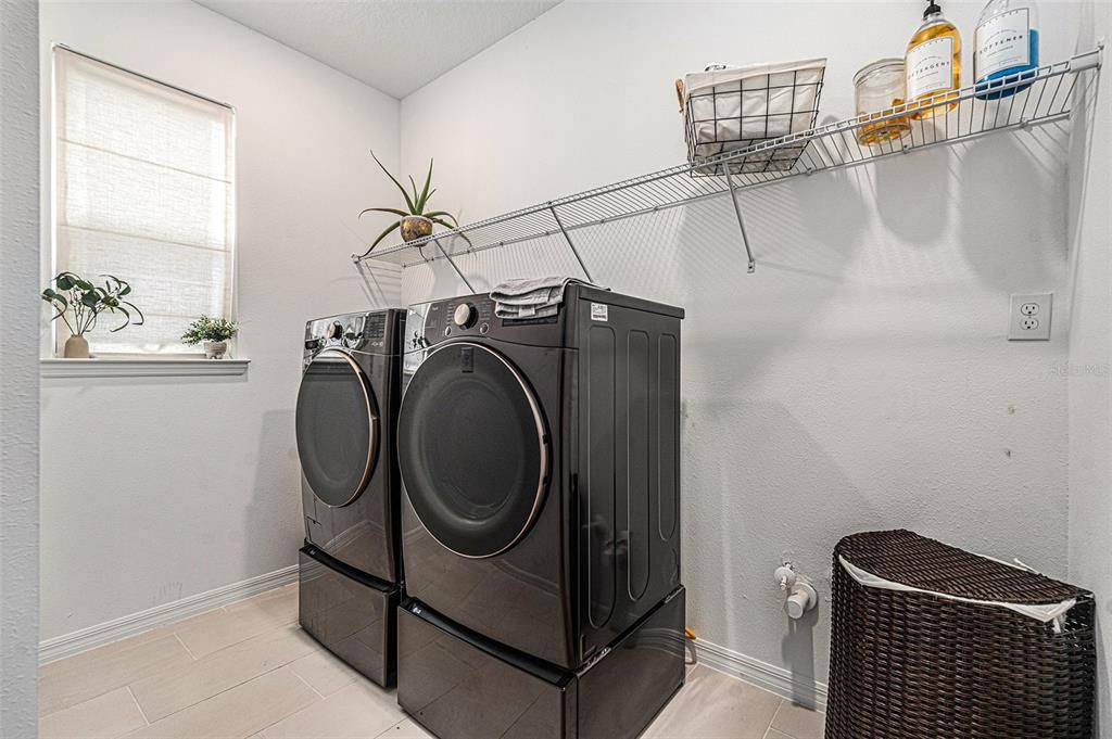 Interior, Washer, Wood Texture Flooring