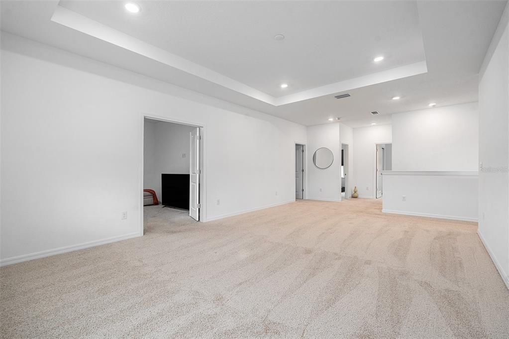 Empty room, Interior, Recessed Lighting