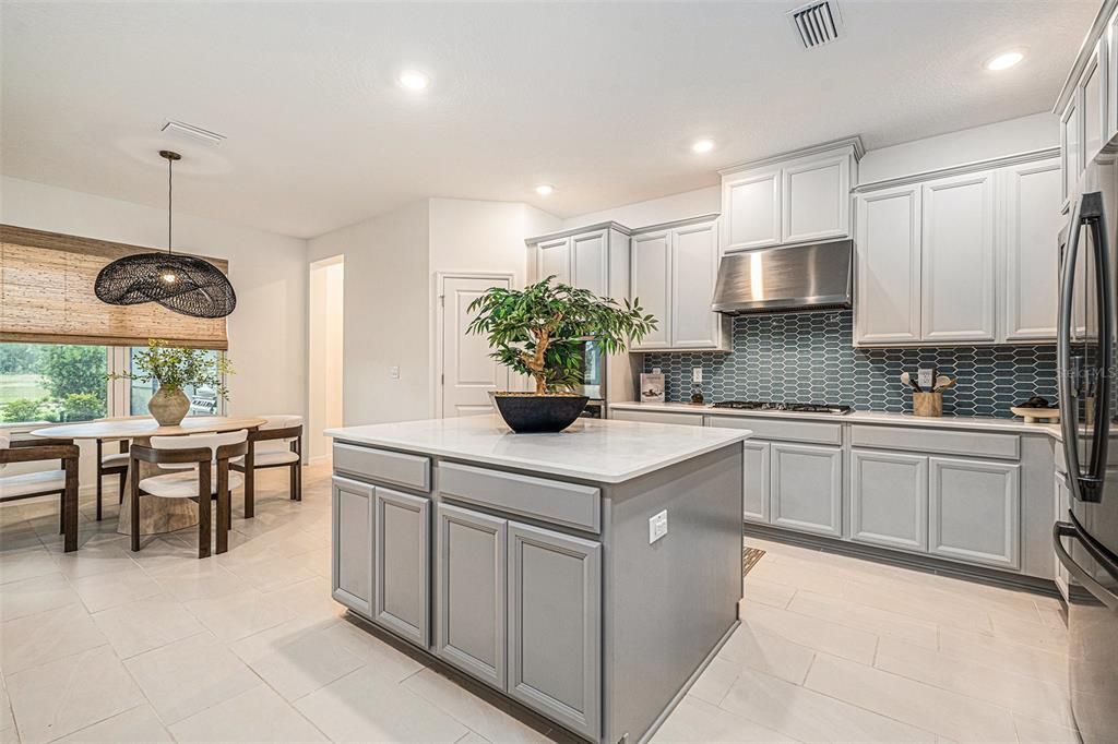 Dining room, Interior, Kitchen, Pendant Lights, Recessed Lighting, Stainless Steel Appliances