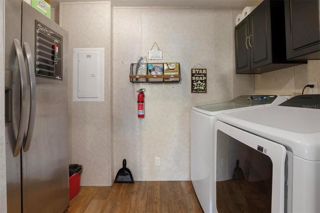 Interior, Washer, Wood Texture Flooring