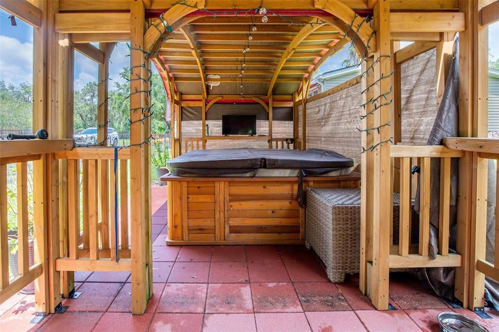 Exterior, Hot Tub