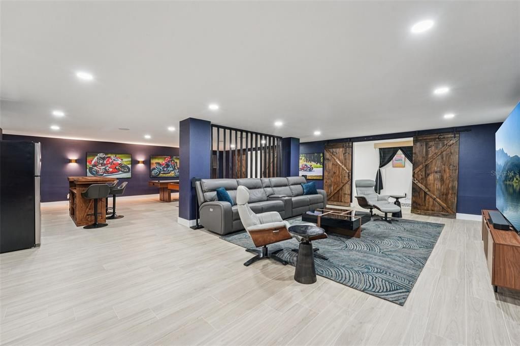 Interior, Living room, Recessed Lighting, Wood Texture Flooring