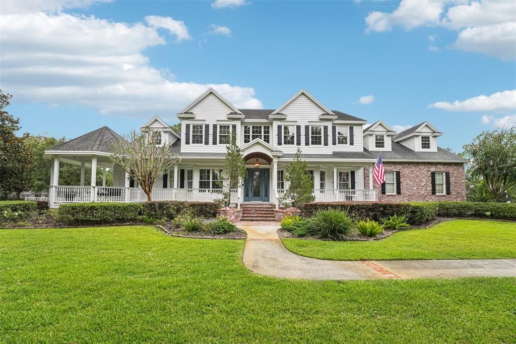 Exterior, Facade, Brick Facade, Queen Anne Victorian