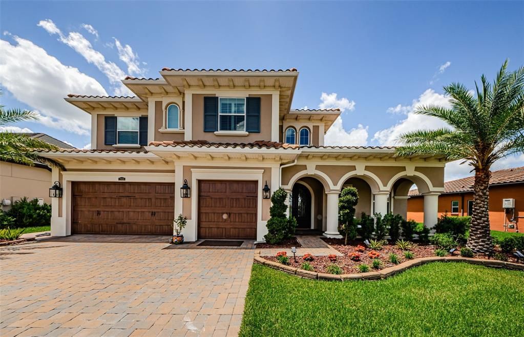 Attached, Exterior, Facade, Mediterranean
