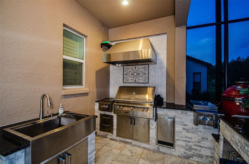 Exterior, Outdoor Kitchen
