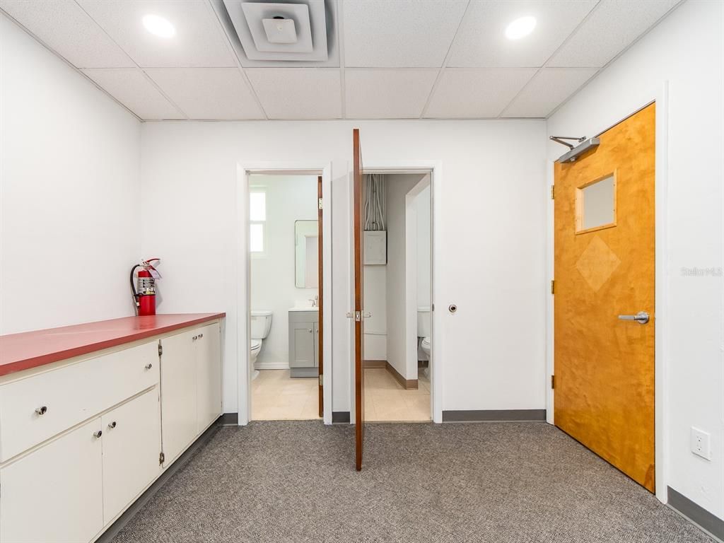 Bathroom, Interior, Recessed Lighting