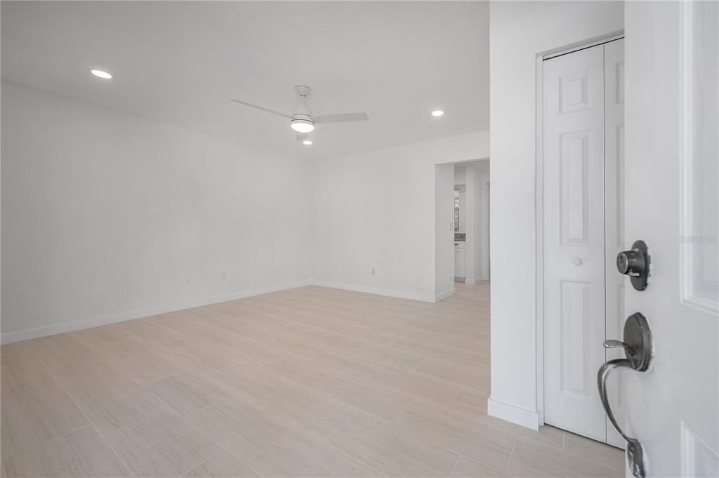 Empty room, Interior, Recessed Lighting, Wood Texture Flooring