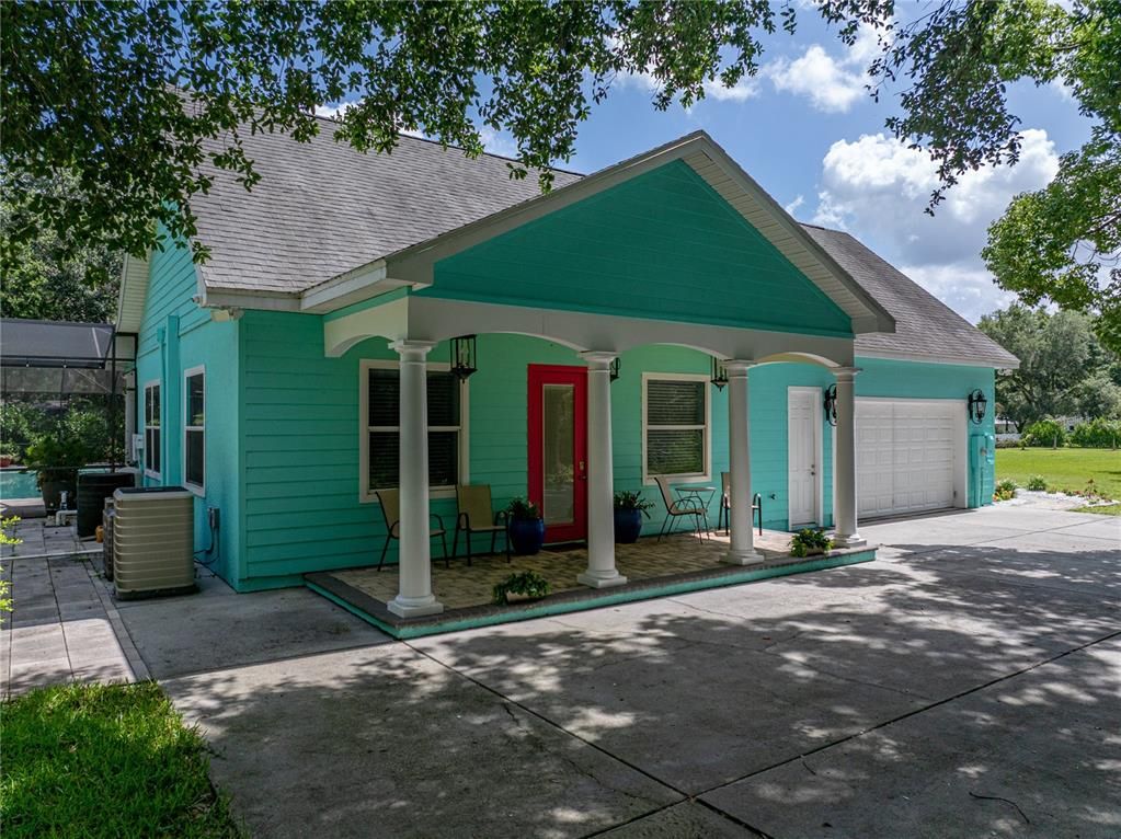 Attached, Exterior, Facade, American Craftsman
