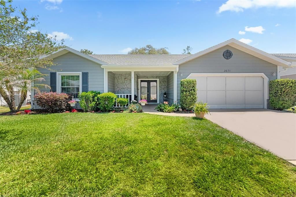 Attached, Exterior, Facade, Ranch