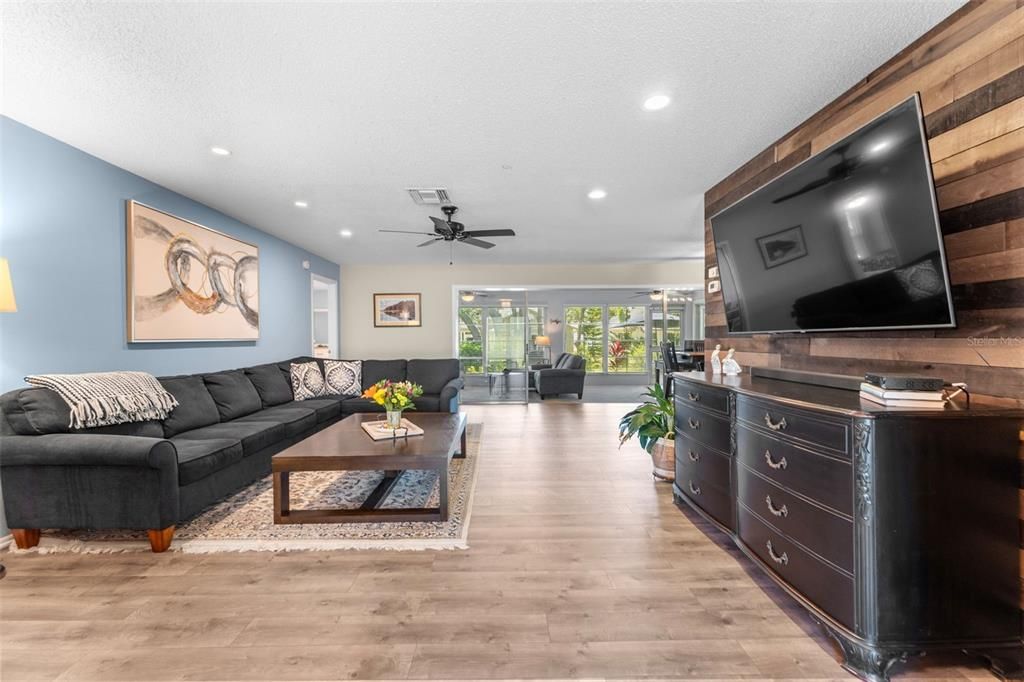 Interior, Living room, Recessed Lighting, Wood Texture Flooring
