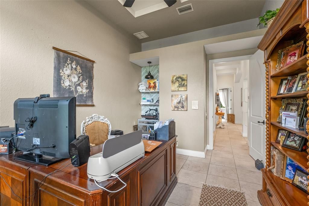 Home Office, Interior