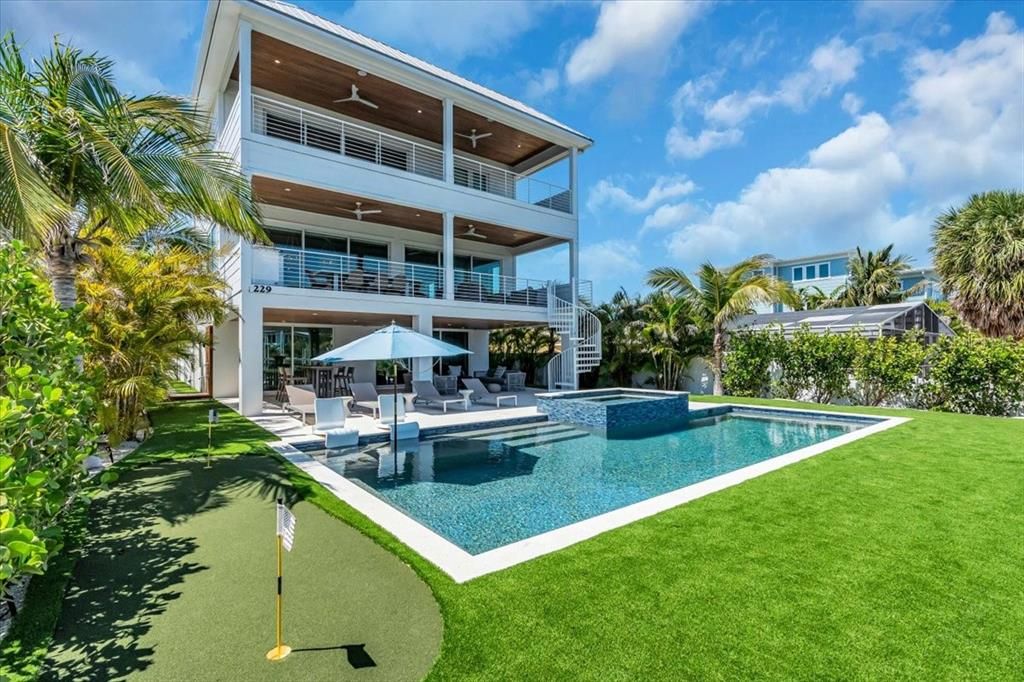 Exterior, Pool