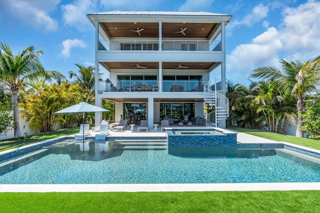 Exterior, Pool