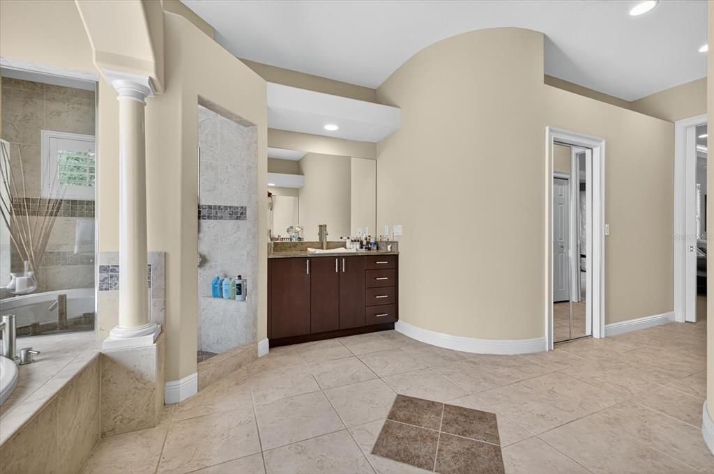 Bathroom, Interior, Recessed Lighting