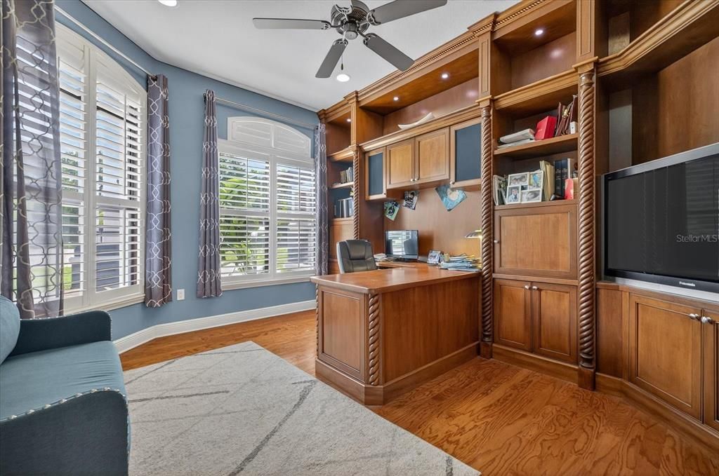Home Office, Interior, Recessed Lighting, Wood Texture Flooring