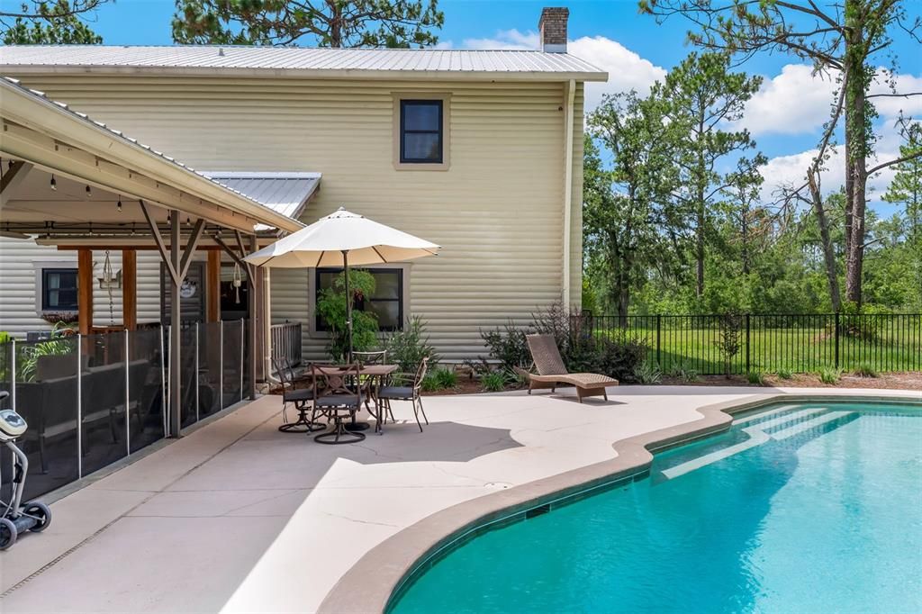 Exterior, Pool