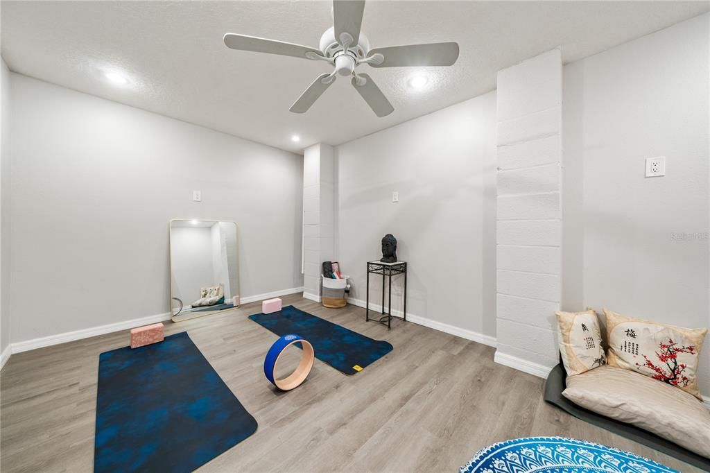 Interior, Recessed Lighting, Wood Texture Flooring