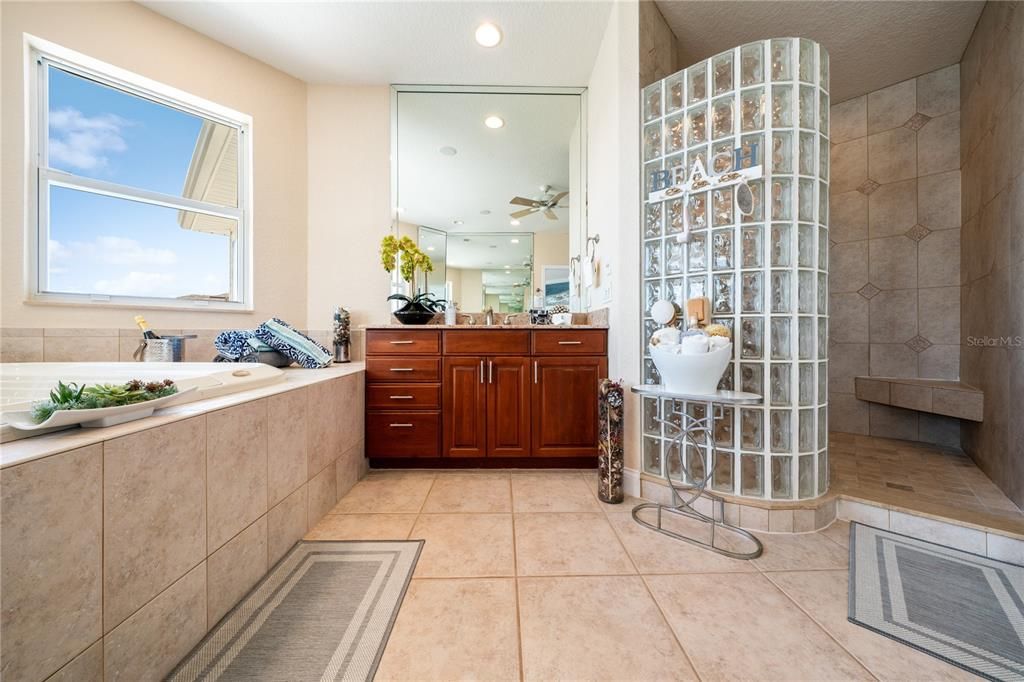 Bathroom, Interior, Recessed Lighting