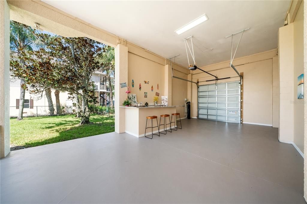 Garage, Interior