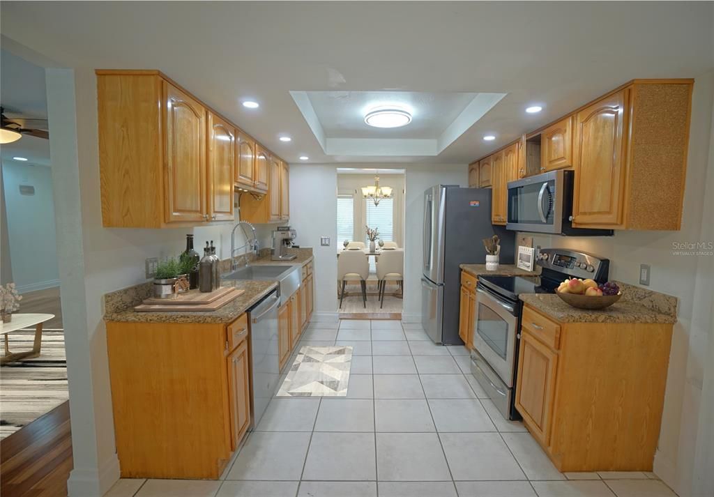 Chandelier, Dining room, Interior, Kitchen, Recessed Lighting, Stainless Steel Appliances, Water