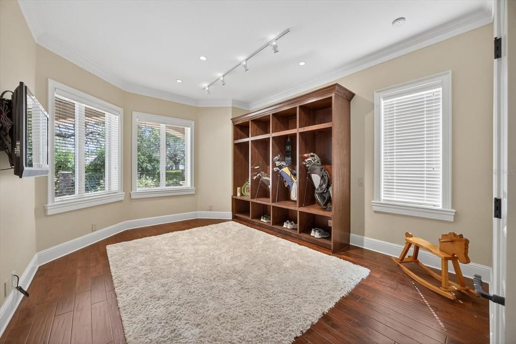 Interior, Recessed Lighting, Wood Texture Flooring