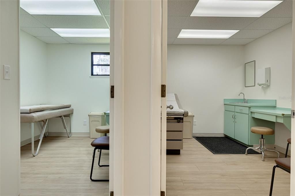 Bathroom, Interior, Recessed Lighting, Wood Texture Flooring