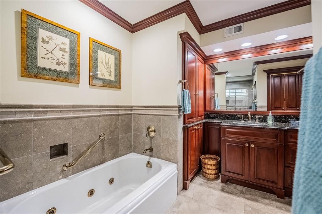 Bathroom, Interior, Recessed Lighting