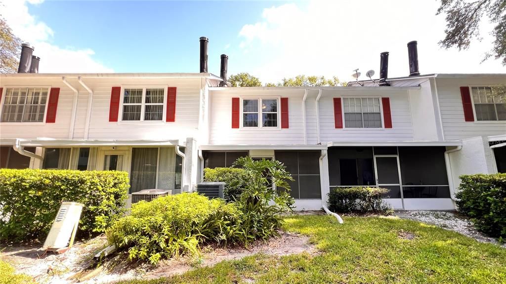 Exterior, Facade, Raised Ranch