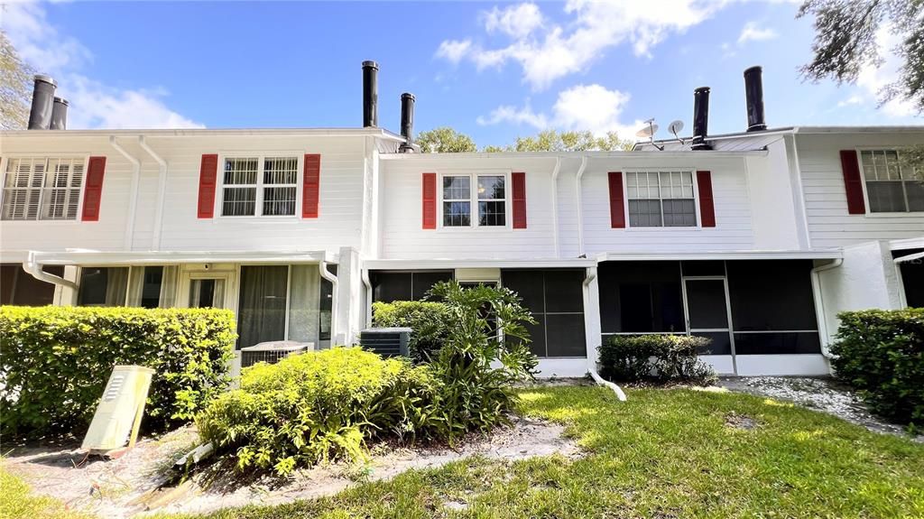 Exterior, Facade, Raised Ranch