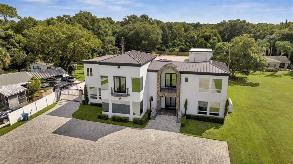 Exterior, Drone