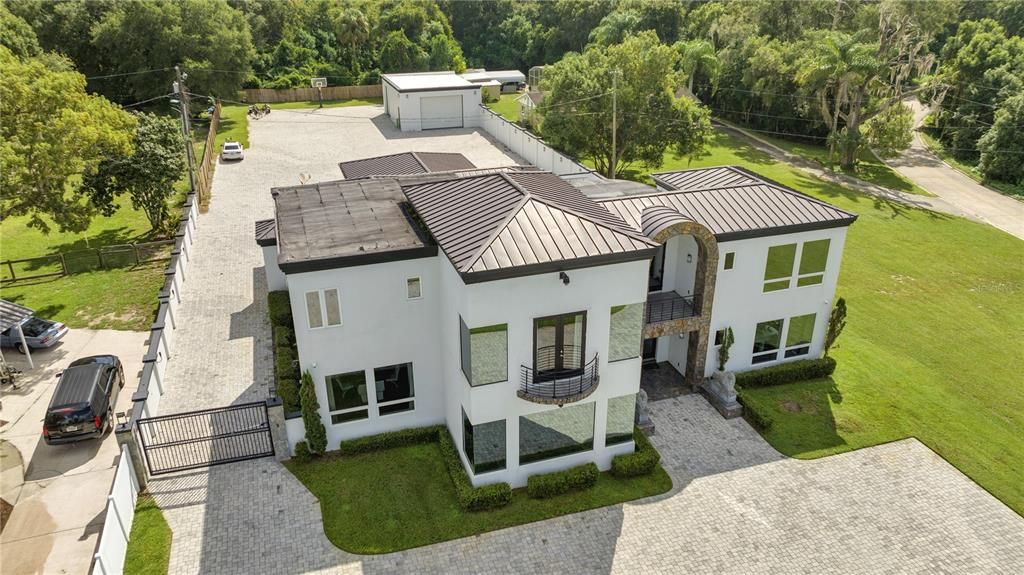 Exterior, Drone