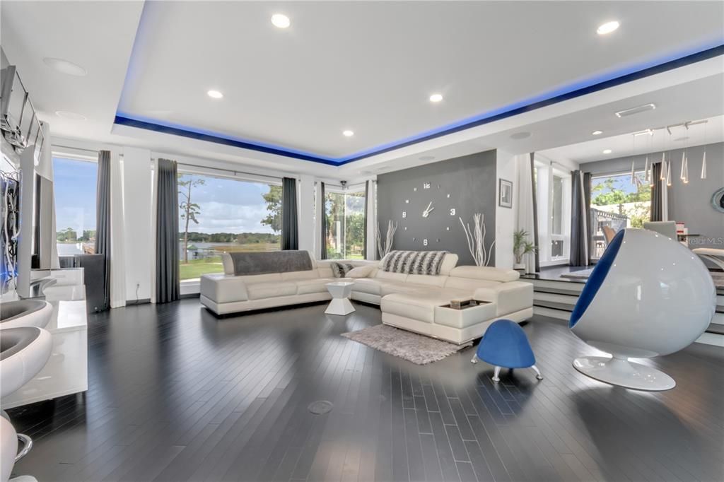 Dining room, Interior, Living room, Pendant Lights, Recessed Lighting, Wood Texture Flooring